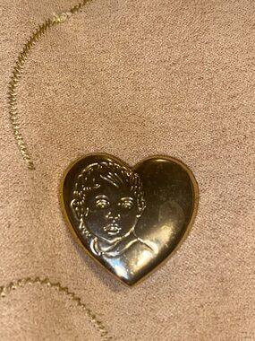 💛Vintage Gold Heart Brooch Engraved Portrait